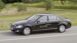 Mercedes-Benz S400 BlueHYBRID Provides Smugness For Very Serious German Businessmen